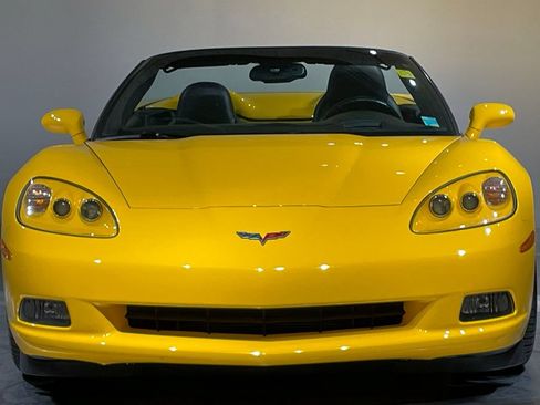 Used 2005 Chevrolet Corvette Convertible w/ Preferred Equipment Group RWD image 16