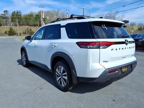 New 2026 Nissan Pathfinder SL image 3