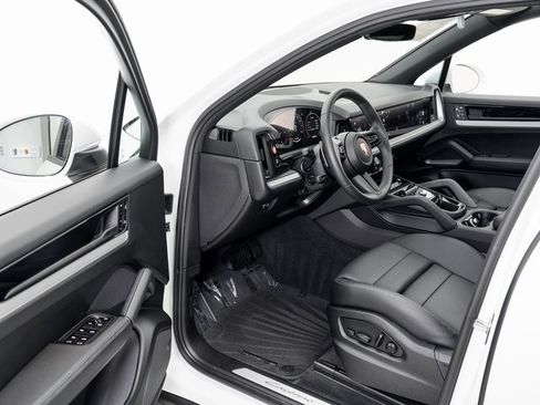 Used 2025 Porsche Cayenne image 7