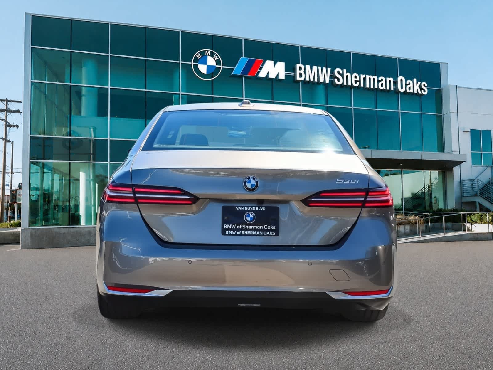Used 2026 BMW 530i w/ Premium Package RWD image 6