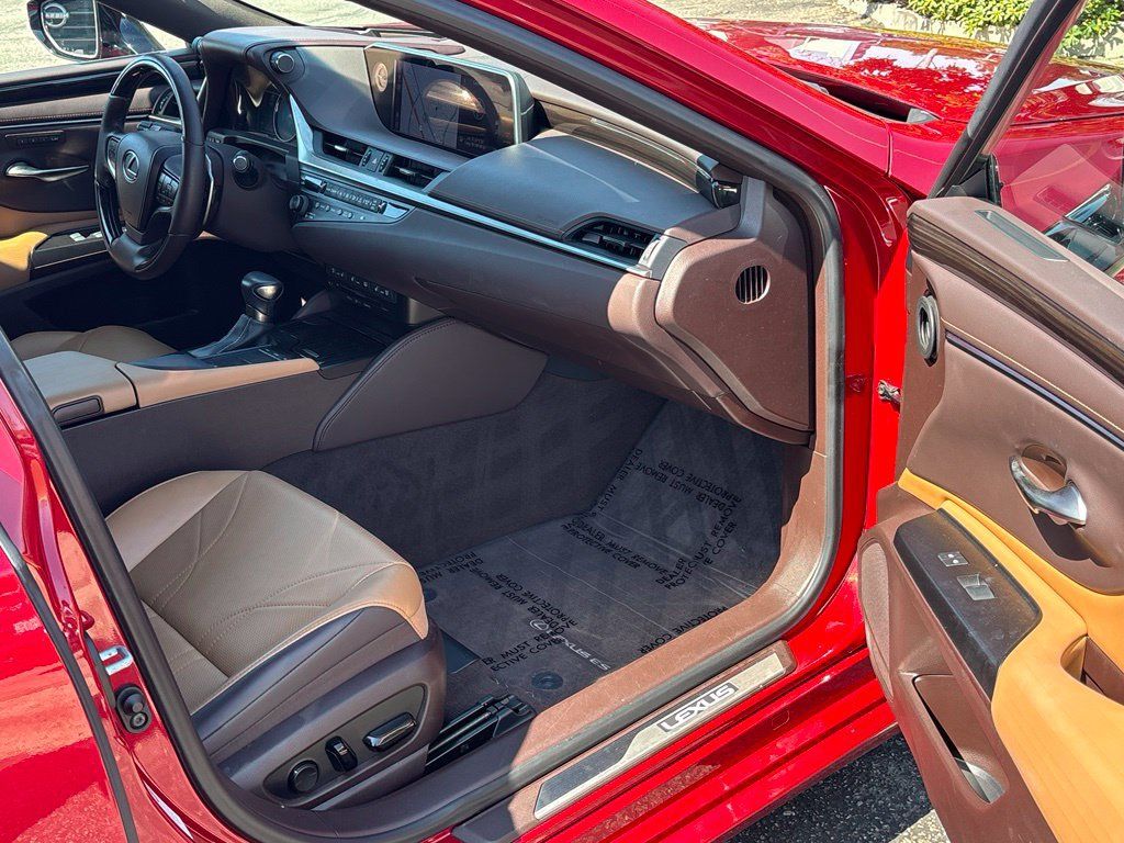 Used 2019 Lexus ES 300h w/ Accessory Package 2 FWD image 30