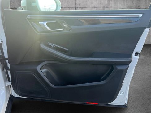 Used 2018 Porsche Macan Sport Edition image 21