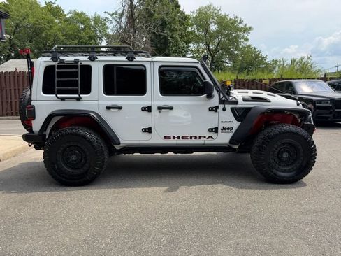 Used 2018 Jeep Wrangler Unlimited Sahara w/ Uconnect 4C Nav & Sound Group AWD/4WD image 5