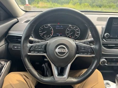 Used 2023 Nissan Altima 2.5 SR FWD image 19