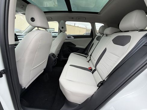 New 2025 Volkswagen Taos SE image 20