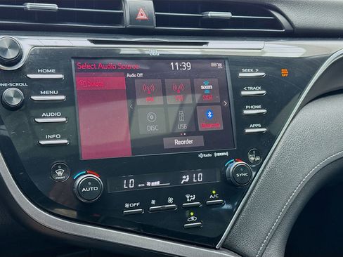 Used 2018 Toyota Camry XSE FWD image 11