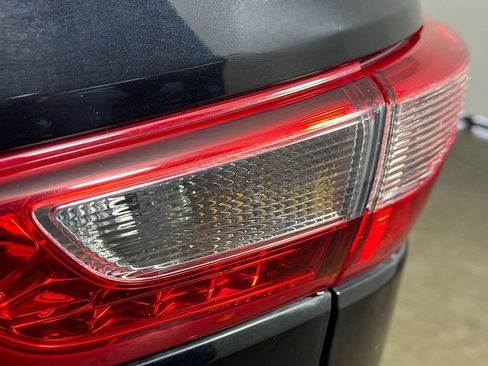 Used 2013 INFINITI JX35 w/ Premium Pkg image 37