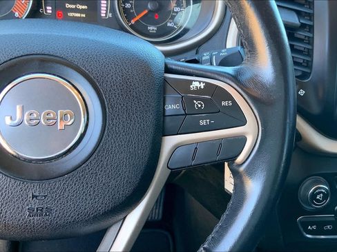 Used 2015 Jeep Cherokee Latitude FWD image 24
