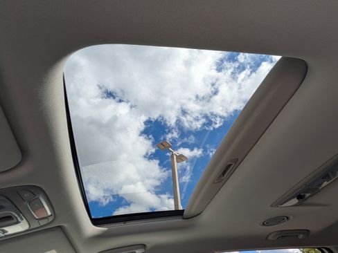 New 2025 Kia Telluride S image 26