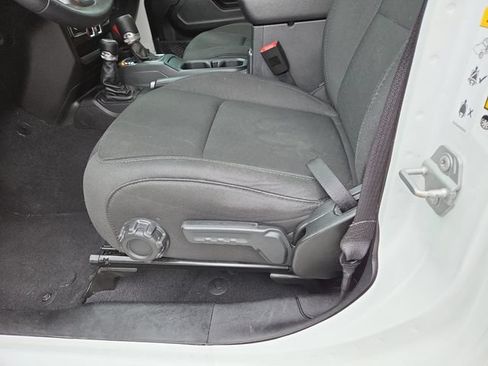 Used 2019 Jeep Wrangler Unlimited Sport S AWD/4WD image 24