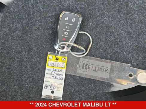 Used 2024 Chevrolet Malibu LT FWD image 33