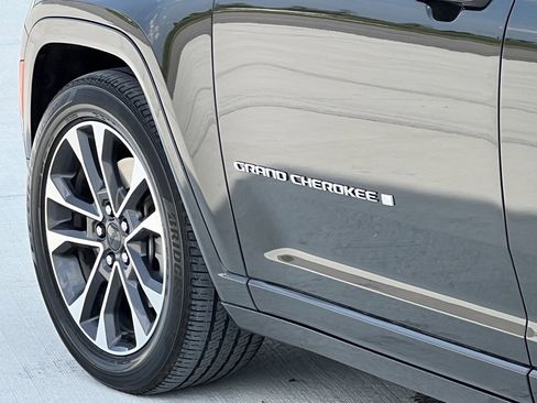 Used 2022 Jeep Grand Cherokee L Overland w/ Luxury Tech Group IV image 13