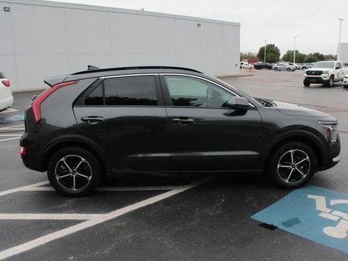 Used 2024 Kia Niro LX image 4