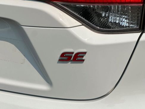 Used 2020 Toyota Corolla SE w/ SE Premium Package FWD image 26
