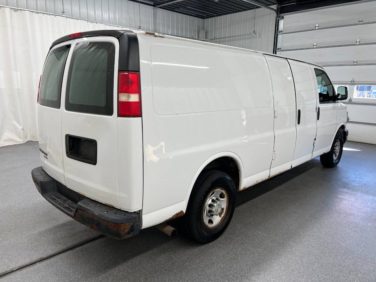 Used 2014 Chevrolet Express 2500 Extended RWD image 4