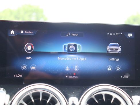 Used 2023 Mercedes-Benz GLB 250 4MATIC w/ Premium Package image 26