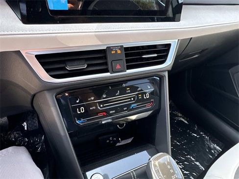 New 2025 Volkswagen Taos SE image 25