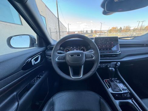 Used 2025 Jeep Compass Trailhawk image 33
