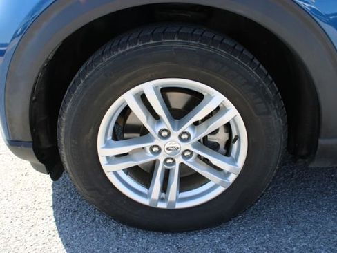 Used 2020 Ford Explorer XLT w/ Equipment Group 202A RWD image 11