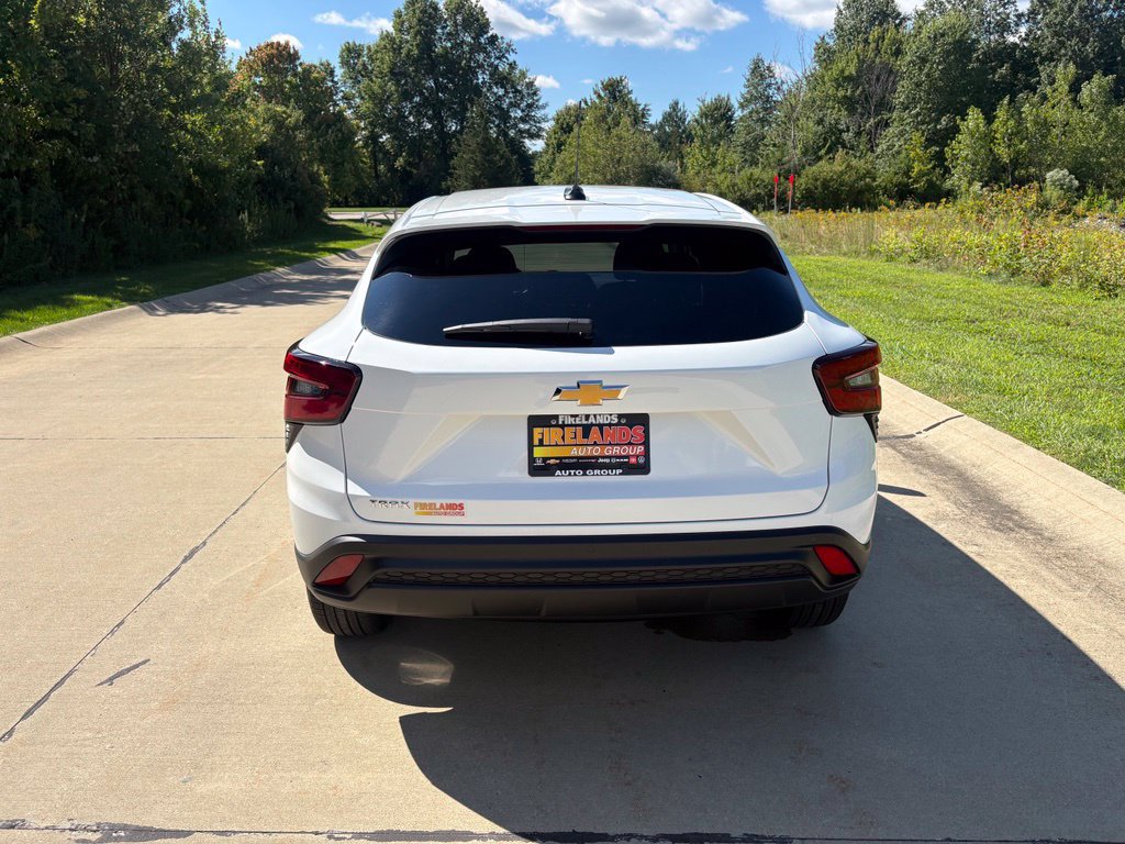 New 2026 Chevrolet Trax LS w/ Driver Confidence Package FWD image 8