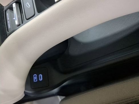 New 2025 Honda HR-V LX image 33
