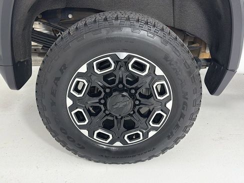 Used 2022 Chevrolet Silverado 3500 High Country image 36