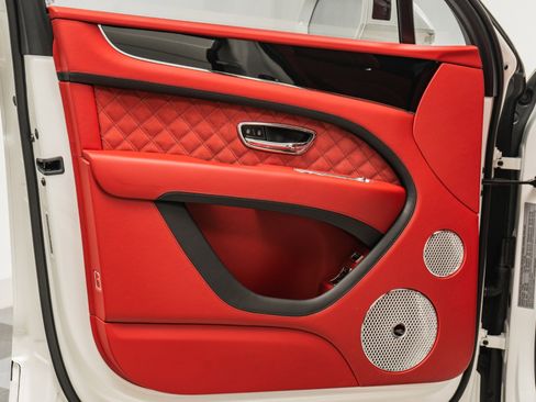 Used 2021 Bentley Bentayga Speed image 32