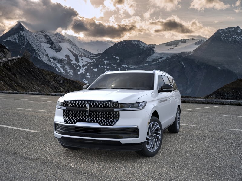 New 2026 Lincoln Navigator Reserve AWD/4WD image 2