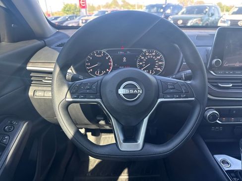 Used 2024 Nissan Altima 2.5 SV image 24