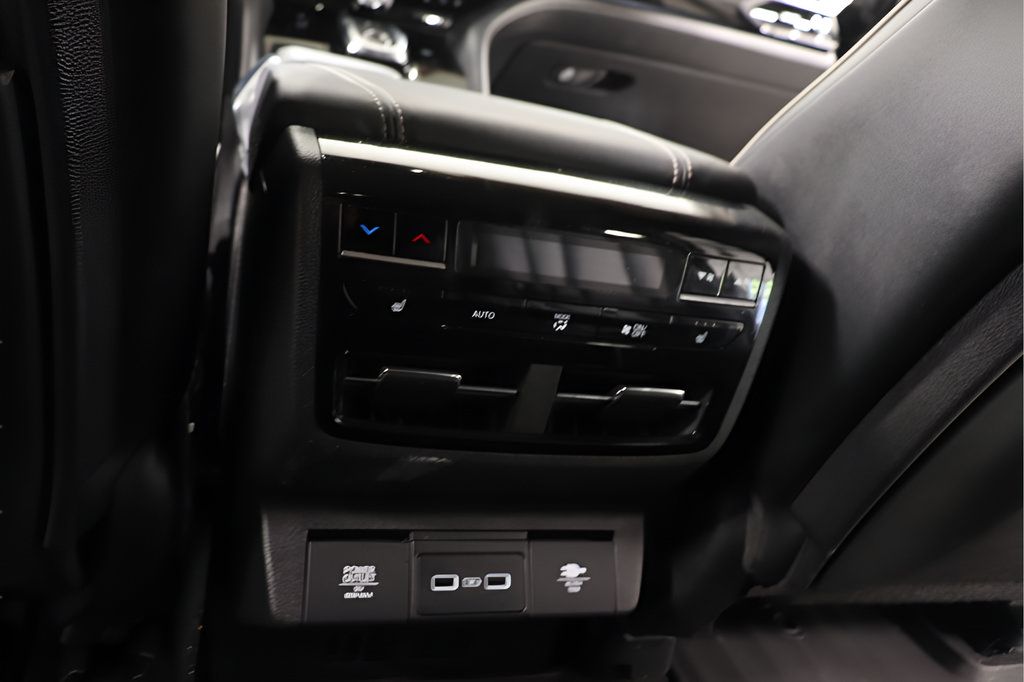 Used 2023 Acura MDX w/ Advance Package AWD/4WD image 27