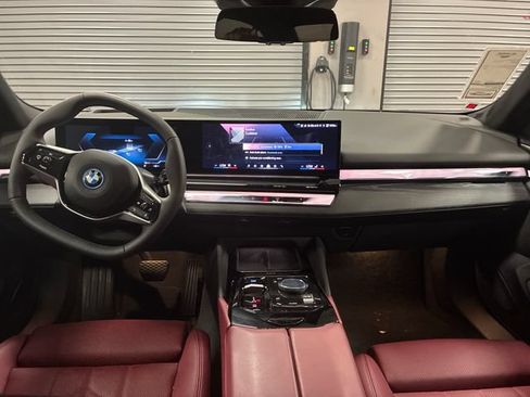 Used 2026 BMW i5 eDrive40 w/ Premium Package RWD image 12