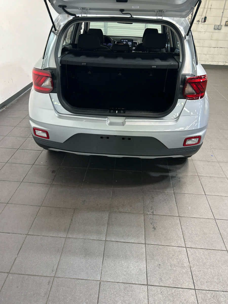 Used 2022 Hyundai Venue SE FWD image 10