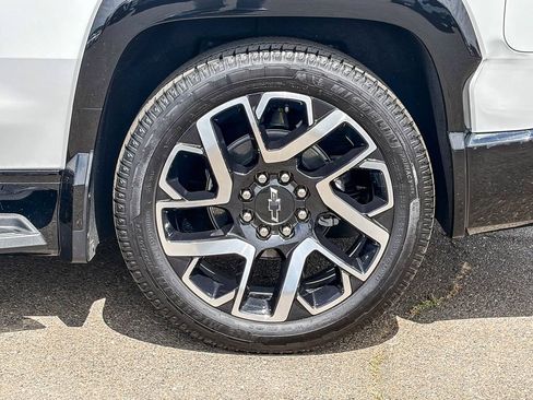 Used 2024 Chevrolet Silverado EV RST AWD/4WD image 16