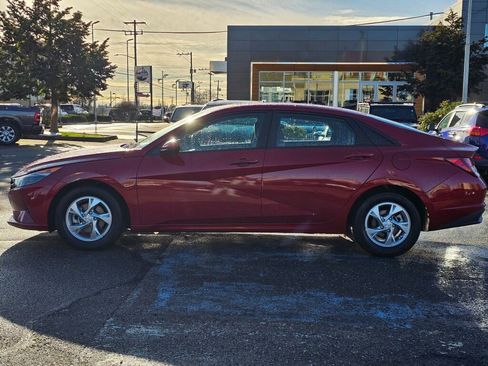 Used 2023 Hyundai Elantra SE image 4