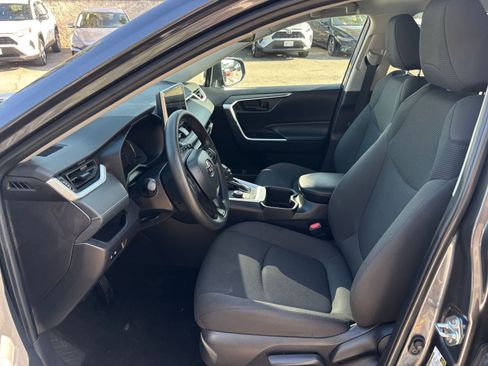 Used 2025 Toyota RAV4 LE image 27