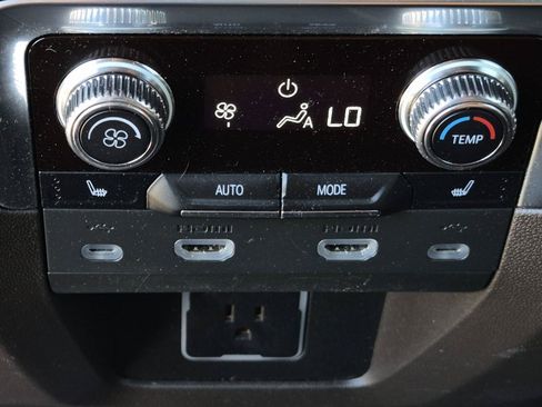 Used 2021 GMC Yukon SLT w/ SLT Premium Package RWD image 24