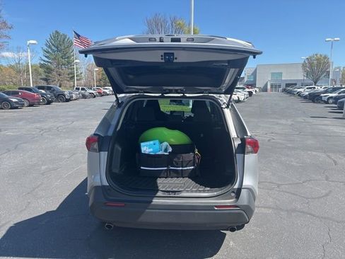 Used 2022 Toyota RAV4 LE image 7