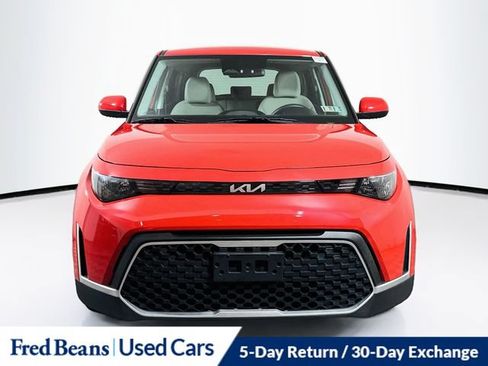 Used 2023 Kia Soul LX FWD image 2