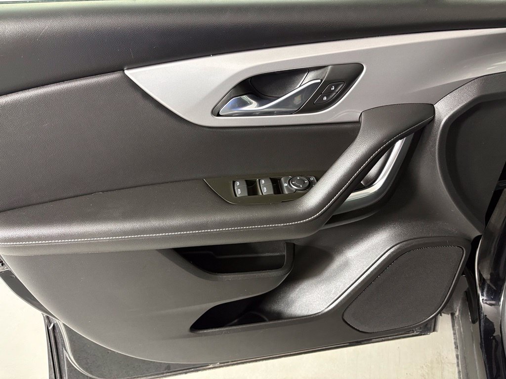 Used 2025 Chevrolet Blazer LT FWD image 11