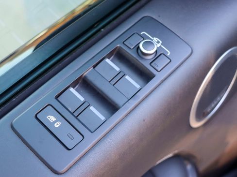 Used 2017 Land Rover Discovery First Edition image 14