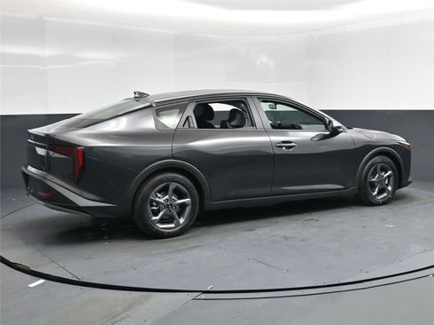 New 2025 Kia K4 LXS image 4