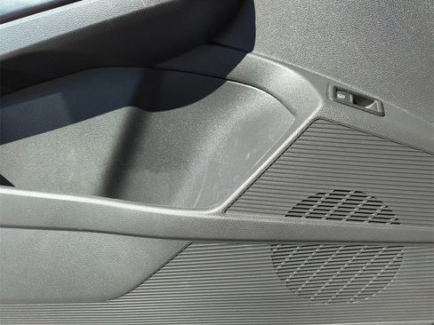 Used 2022 Volkswagen Taos SE w/ Panoramic Sunroof Package image 33