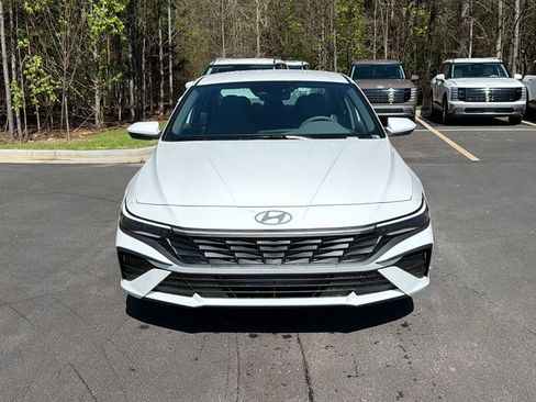 New 2026 Hyundai Elantra SE FWD image 2