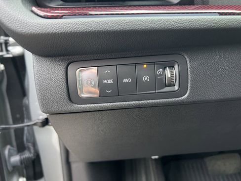 Used 2025 Chevrolet Traverse Z71 w/ Driver Confidence Package image 32