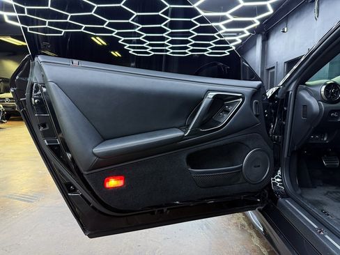 Used 2017 Nissan GT-R Premium image 12