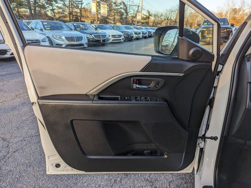 Used 2014 MAZDA MAZDA5 Sport image 11