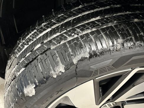 Used 2024 Volkswagen Atlas SE image 37