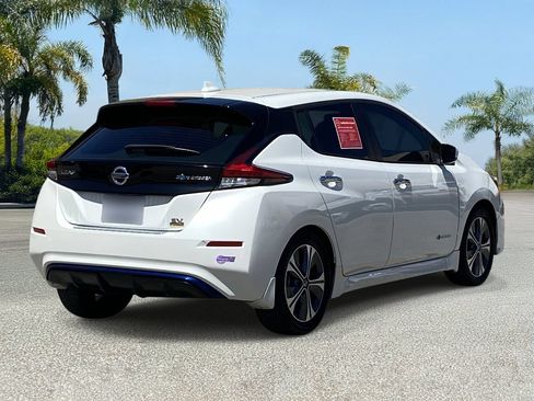 Used 2019 Nissan Leaf SV w/ SV Technology Package FWD image 5