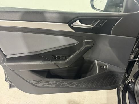 Used 2025 Volkswagen Jetta SE FWD image 16