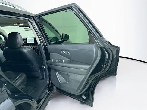 Used 2023 Nissan Pathfinder SL AWD/4WD image 31